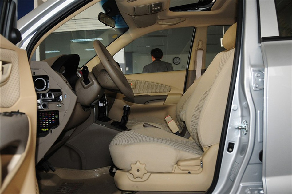 2013款途胜2.0L两驱手动时尚型