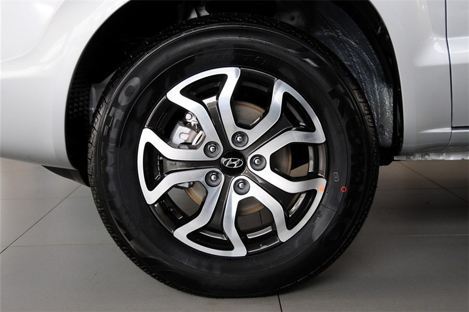 2013款途胜2.0L两驱手动时尚型