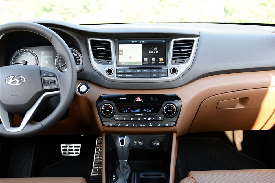 2015款 2.0T 自动四驱智能型 5座 内饰
