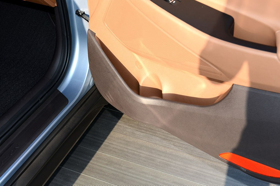 2015款 2.0T 自动四驱智能型 5座 座椅空间