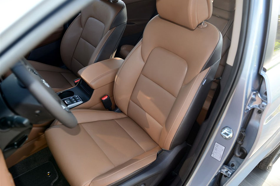 2015款 2.0T 自动四驱智能型 5座 座椅空间