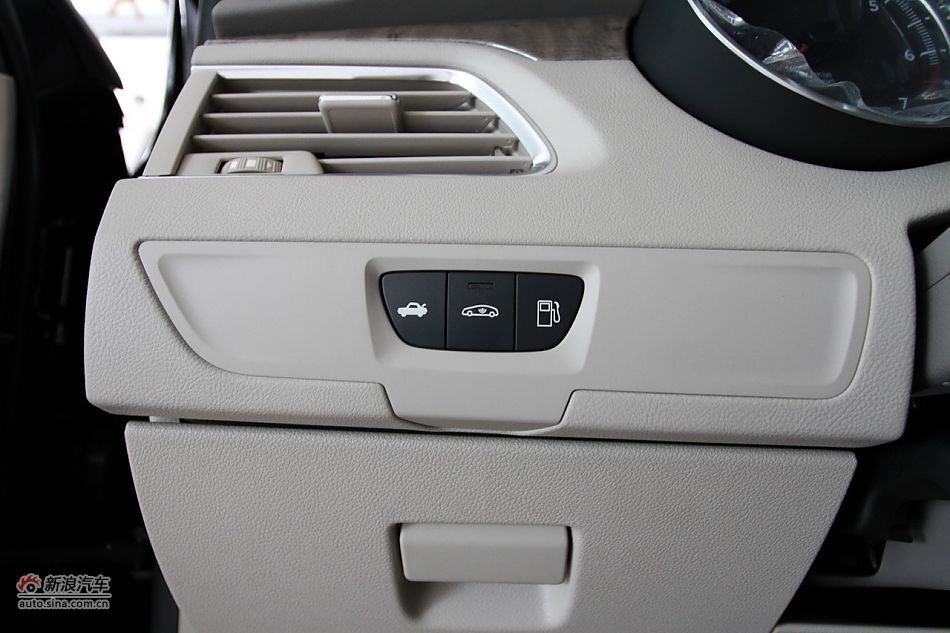 2011款标致508 2.3L自动豪华版