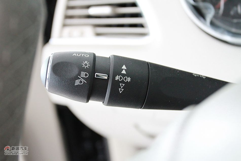 2011款标致508 2.3L自动豪华版