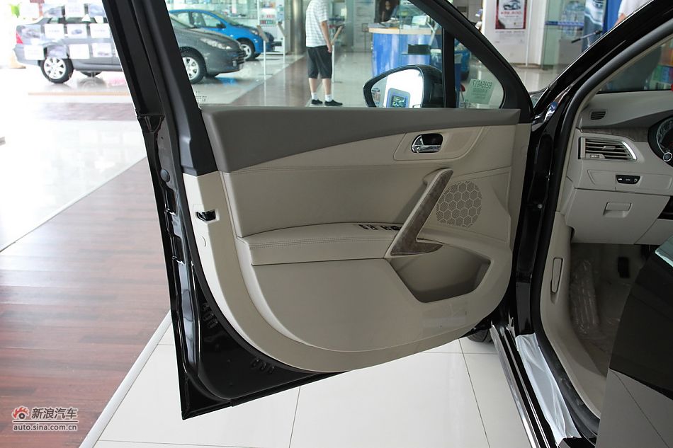 2011款标致508 2.3L自动豪华版