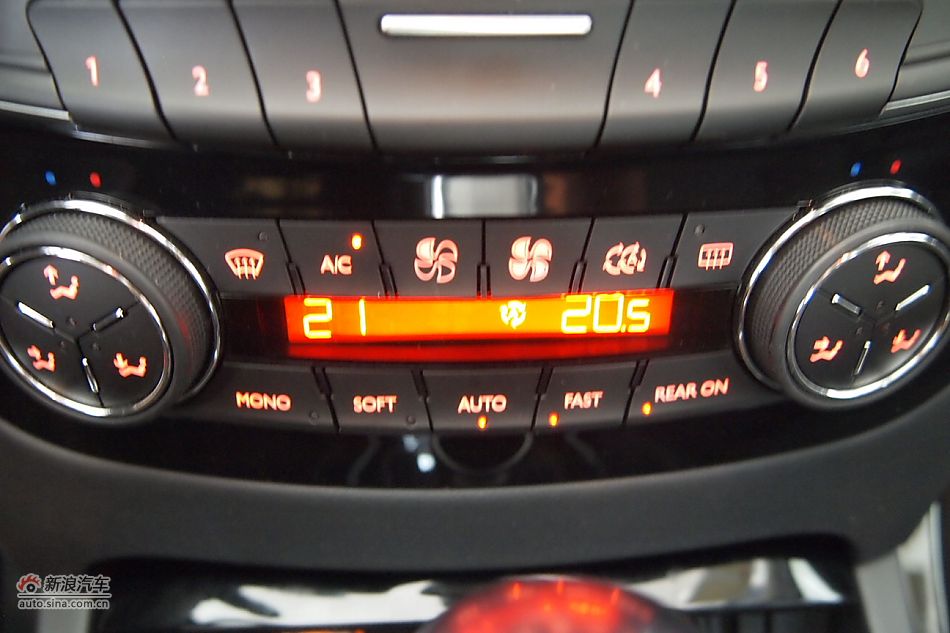 东风标致508 2.3L自动旗舰型