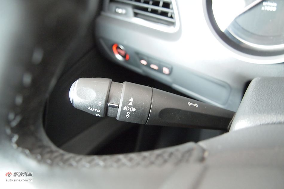 东风标致508 2.3L自动旗舰型