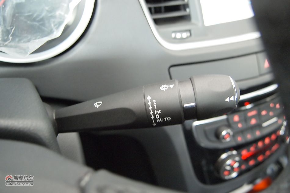 东风标致508 2.3L自动旗舰型