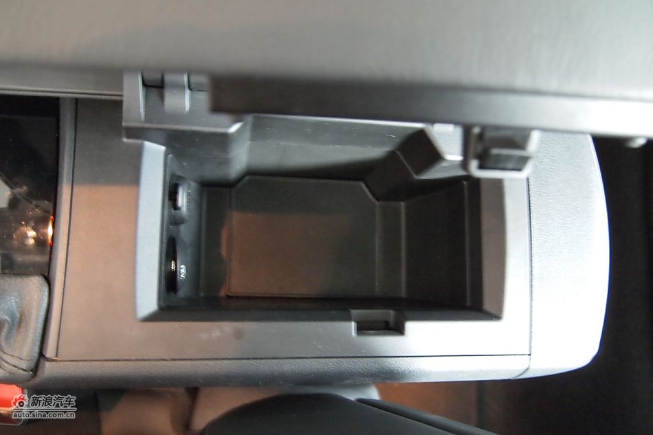 东风标致508 2.3L自动旗舰型