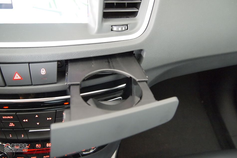 东风标致508 2.3L自动旗舰型