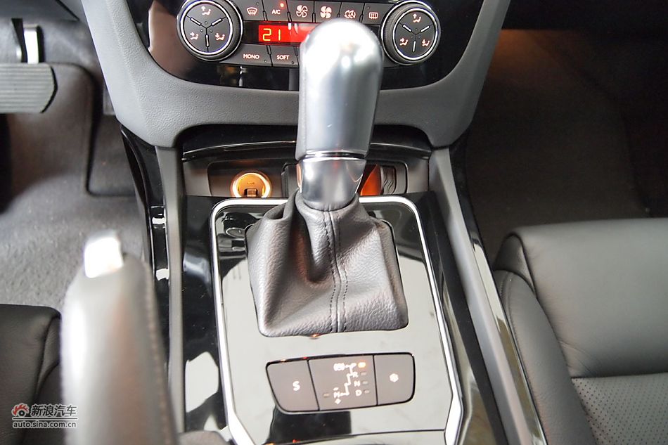 东风标致508 2.3L自动旗舰型