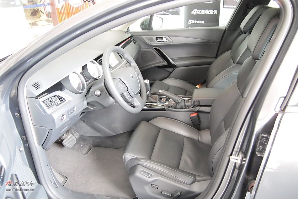 东风标致508 2.3L自动旗舰型