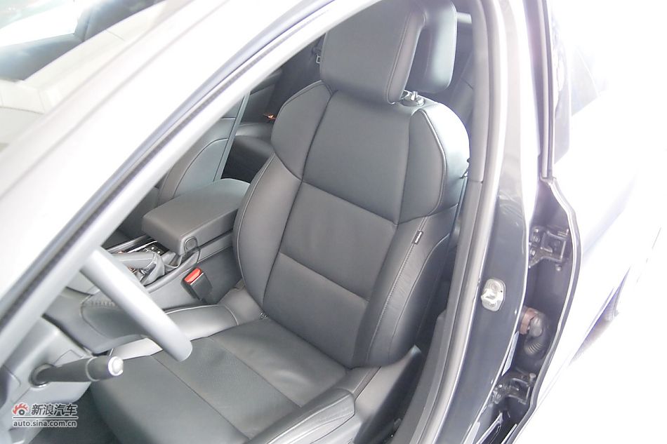 东风标致508 2.3L自动旗舰型