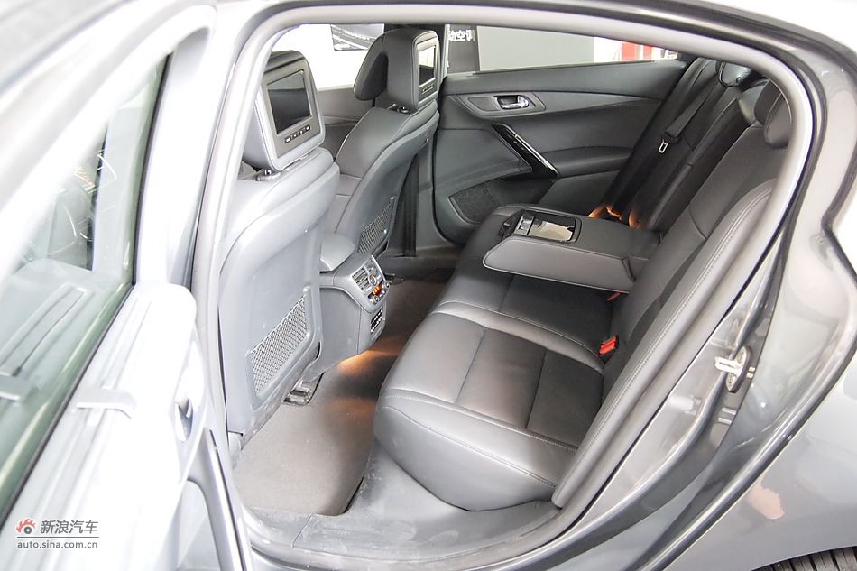 东风标致508 2.3L自动旗舰型