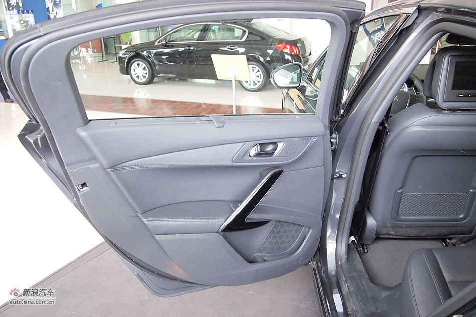 东风标致508 2.3L自动旗舰型