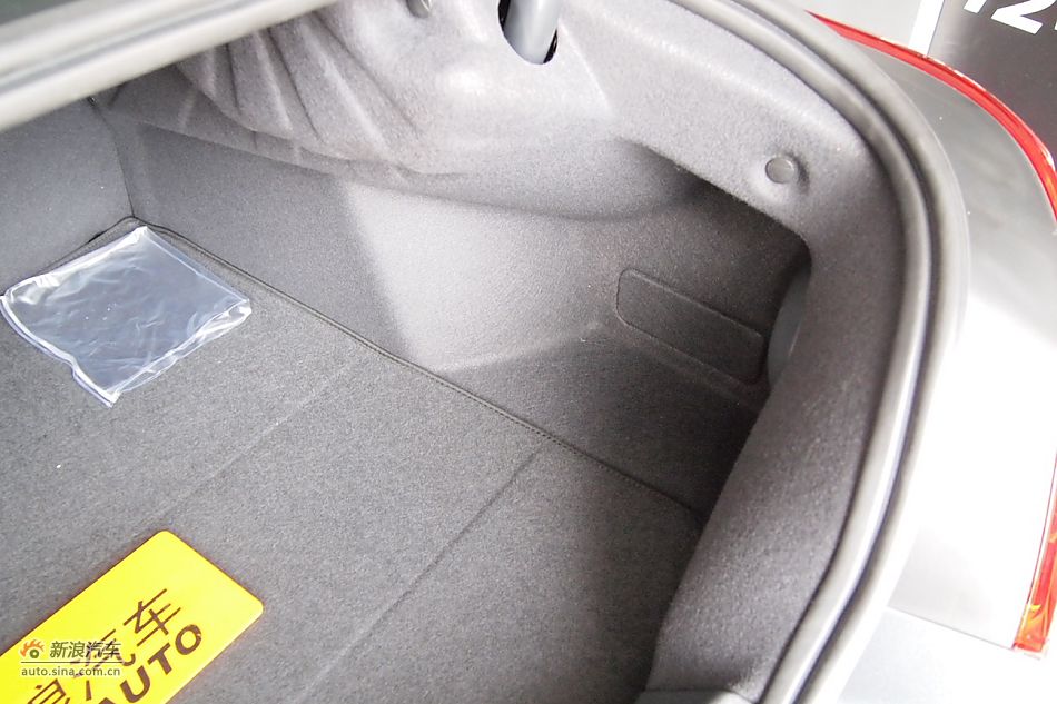 东风标致508 2.3L自动旗舰型