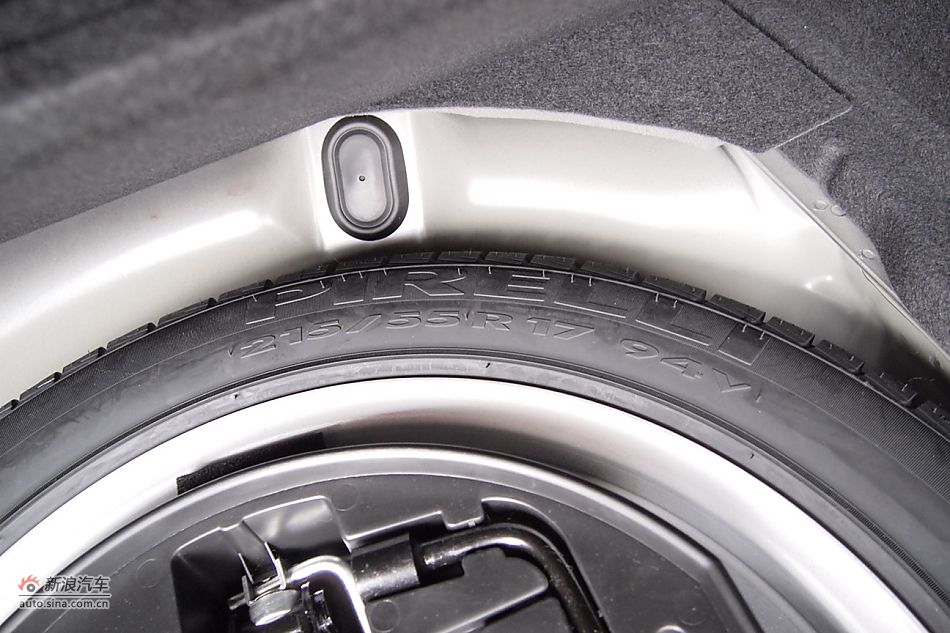 东风标致508 2.3L自动旗舰型