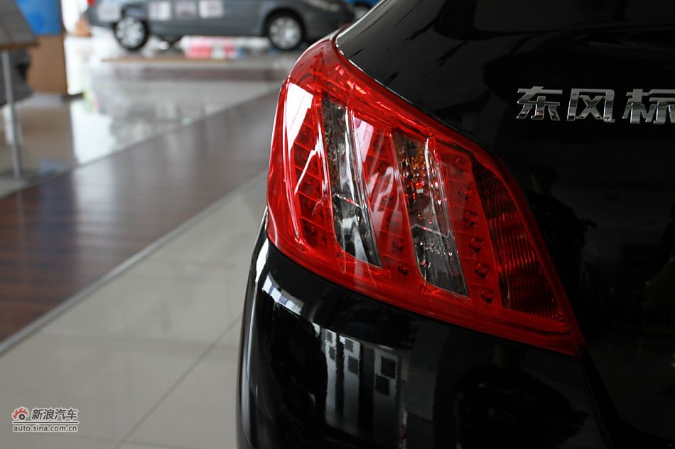 2011款标致508 2.3L自动豪华版