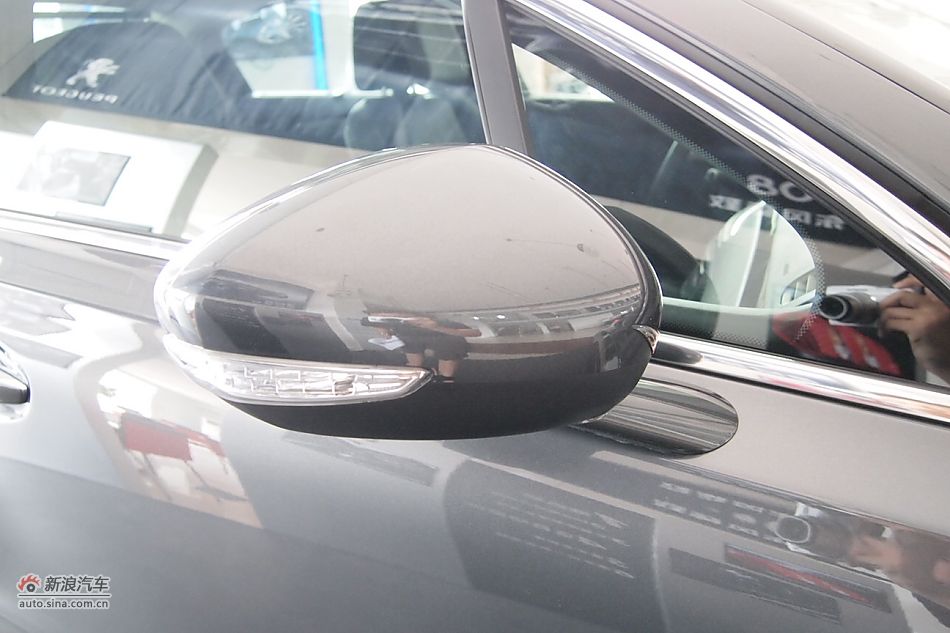 东风标致508 2.3L自动旗舰型