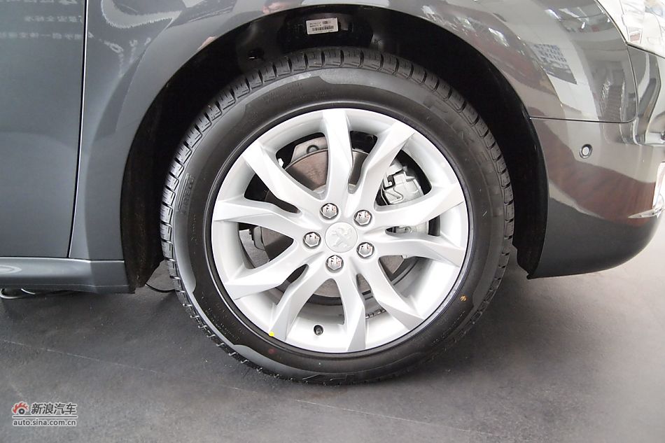 东风标致508 2.3L自动旗舰型