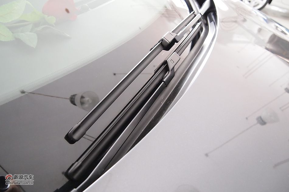 东风标致508 2.3L自动旗舰型