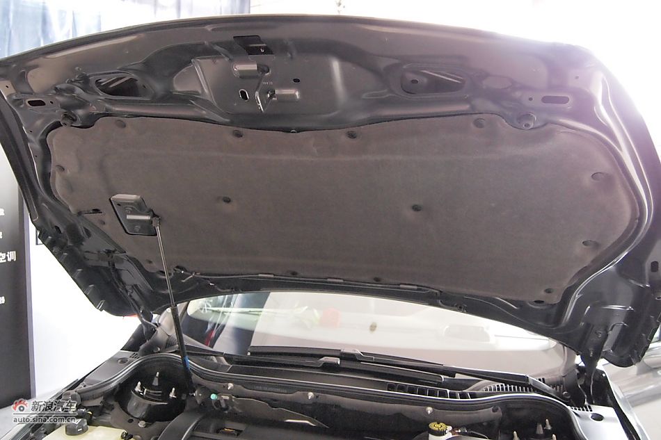 东风标致508 2.3L自动旗舰型