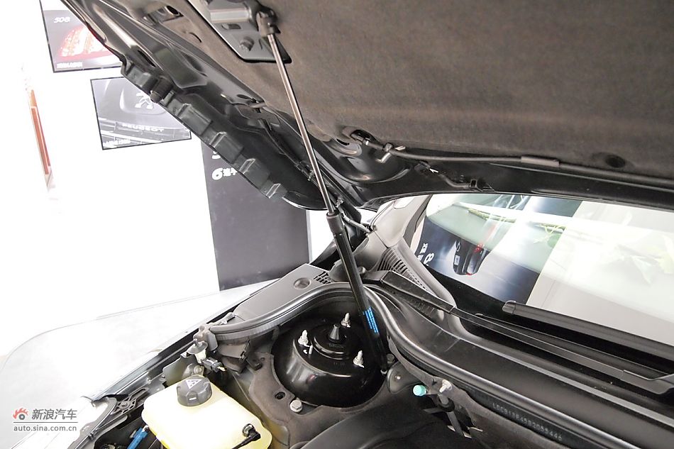 东风标致508 2.3L自动旗舰型