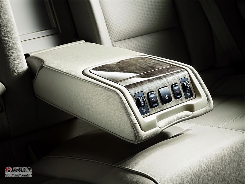 东风标致508官方资料图