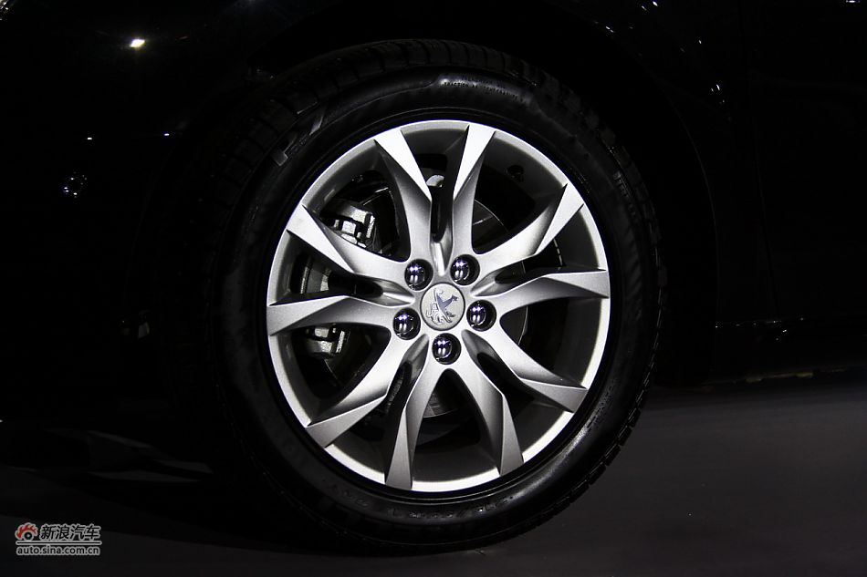 东风标致508上市现场车型外观