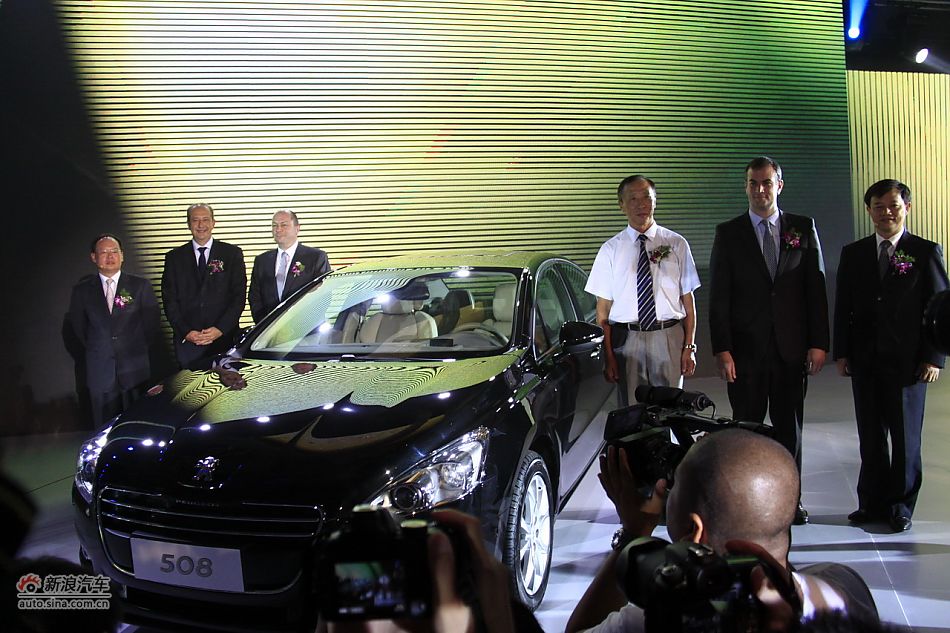 东风标致508上市现场领导合影