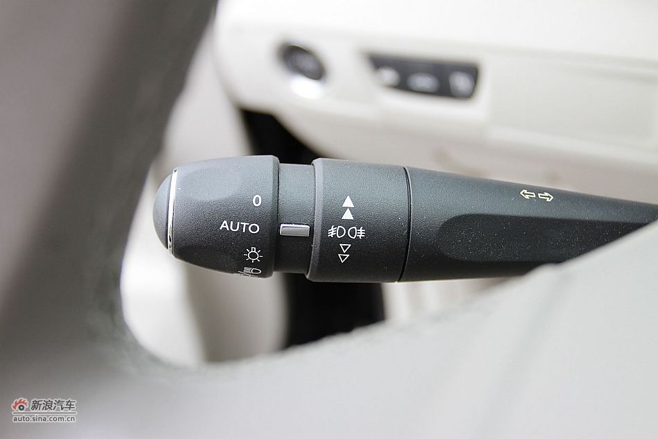 新浪试车评测东风标致508旗舰版