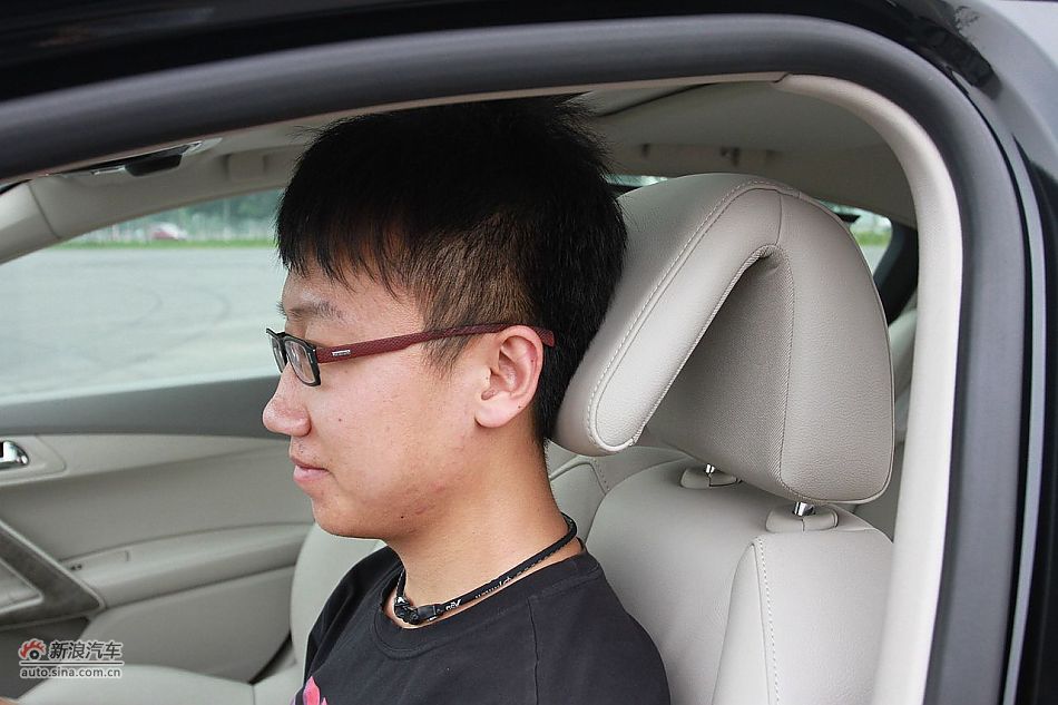 新浪试车评测东风标致508旗舰版