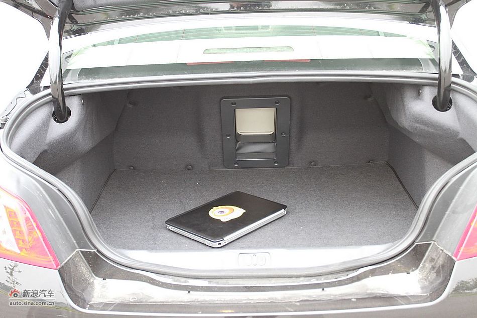 新浪试车评测东风标致508旗舰版