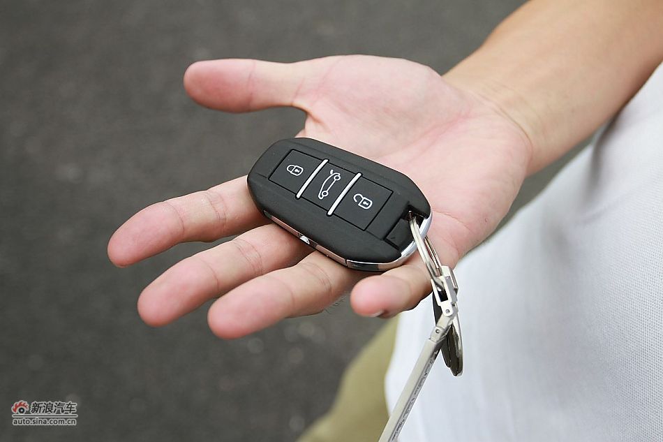 新浪试车评测东风标致508旗舰版