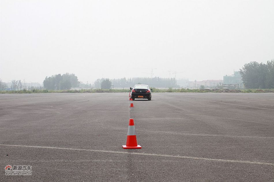新浪试车评测东风标致508旗舰版