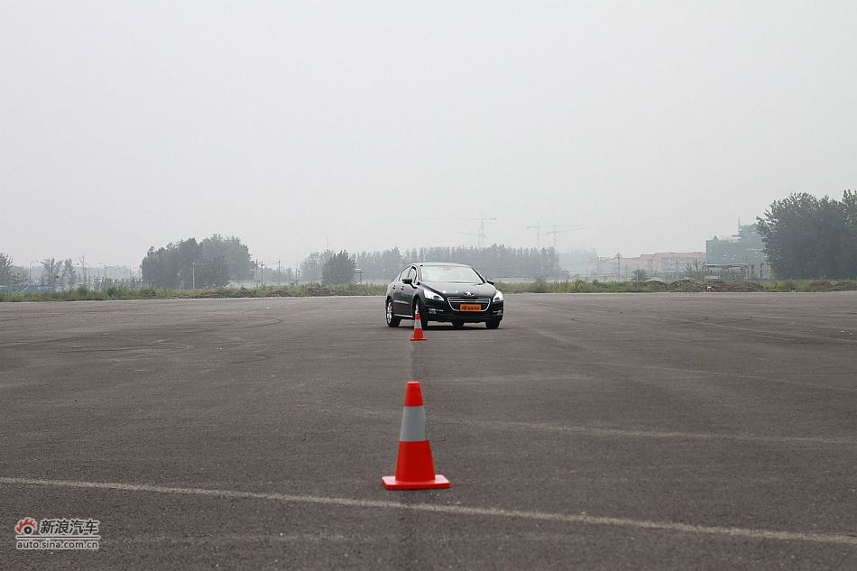 新浪试车评测东风标致508旗舰版