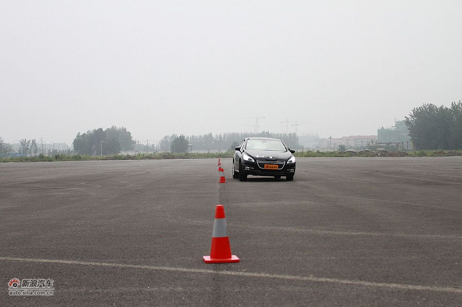 新浪试车评测东风标致508旗舰版