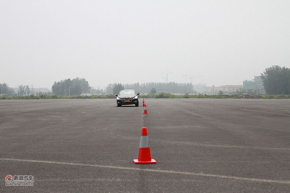 新浪试车评测东风标致508旗舰版