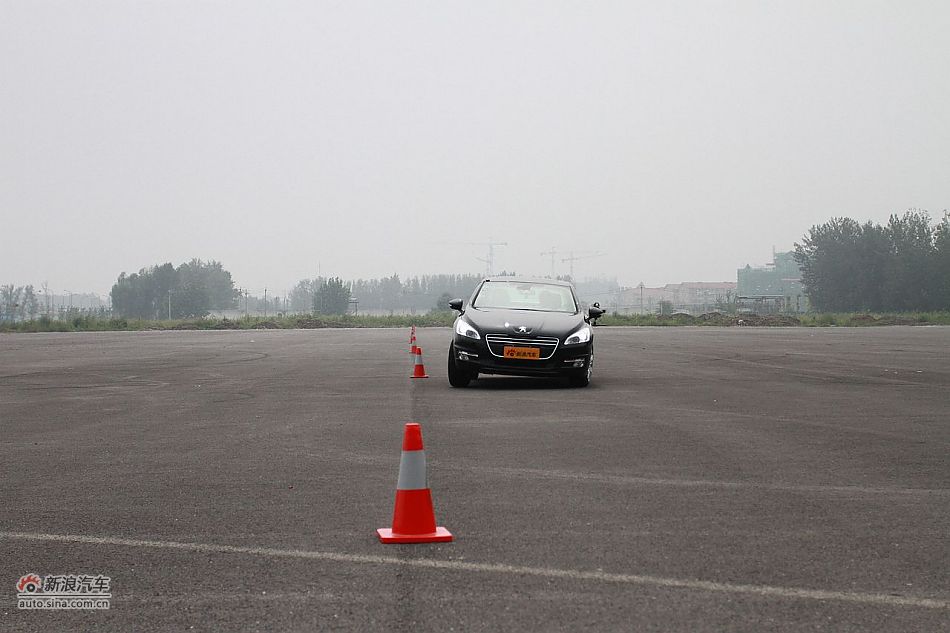 新浪试车评测东风标致508旗舰版