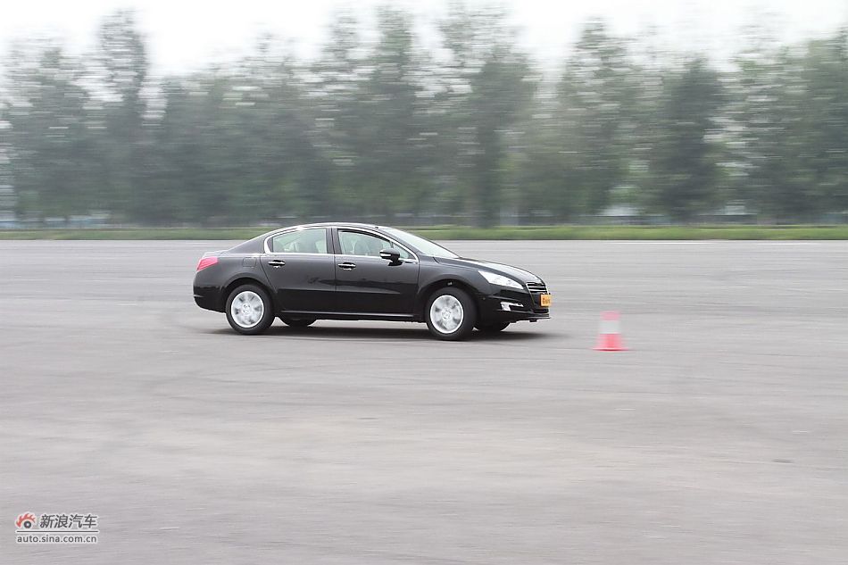 新浪试车评测东风标致508旗舰版