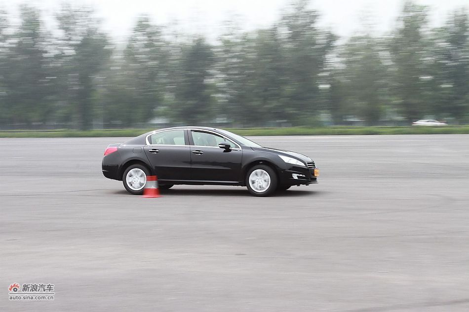 新浪试车评测东风标致508旗舰版