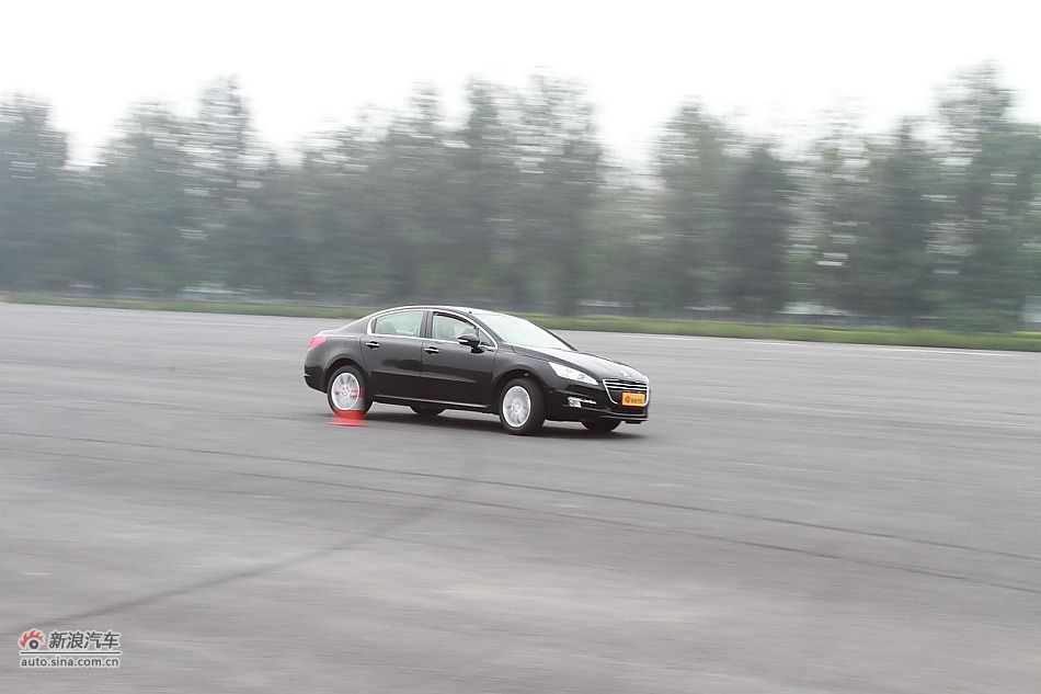 新浪试车评测东风标致508旗舰版