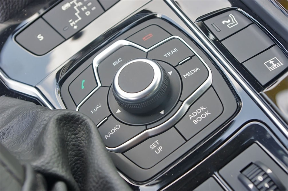 2012款东风标致508 2.0L 自动豪华版