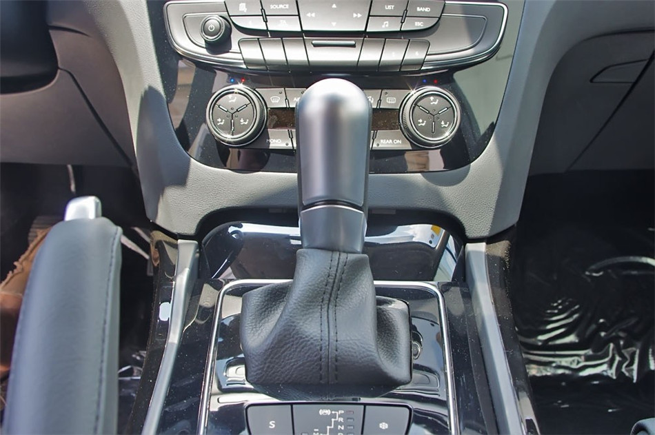 2012款东风标致508 2.0L 自动豪华版