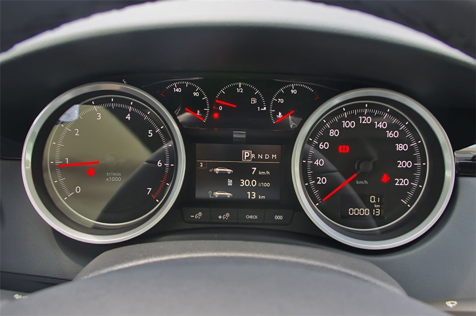 2012款东风标致508 2.0L 自动豪华版