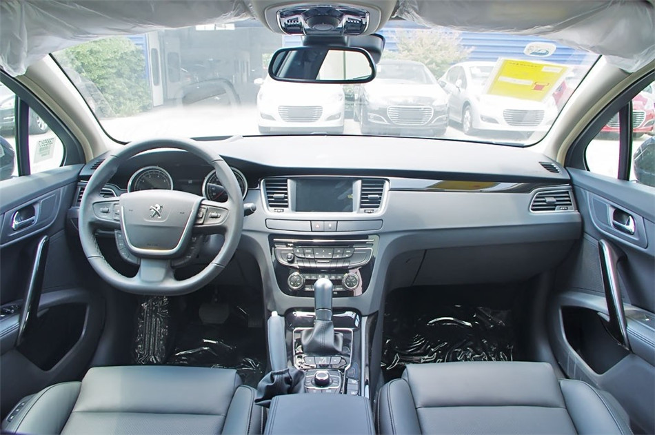 2012款东风标致508 2.0L 自动豪华版