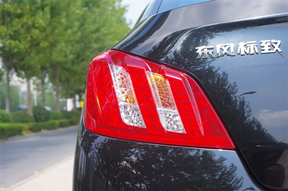 2012款东风标致508 2.0L 自动豪华版