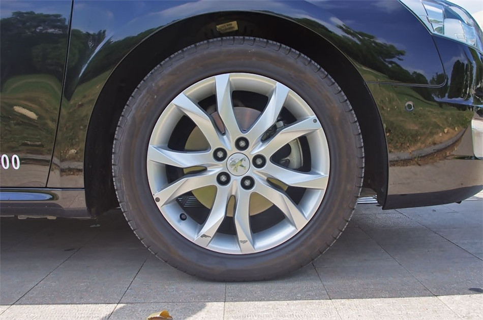 2012款东风标致508 2.0L 自动豪华版