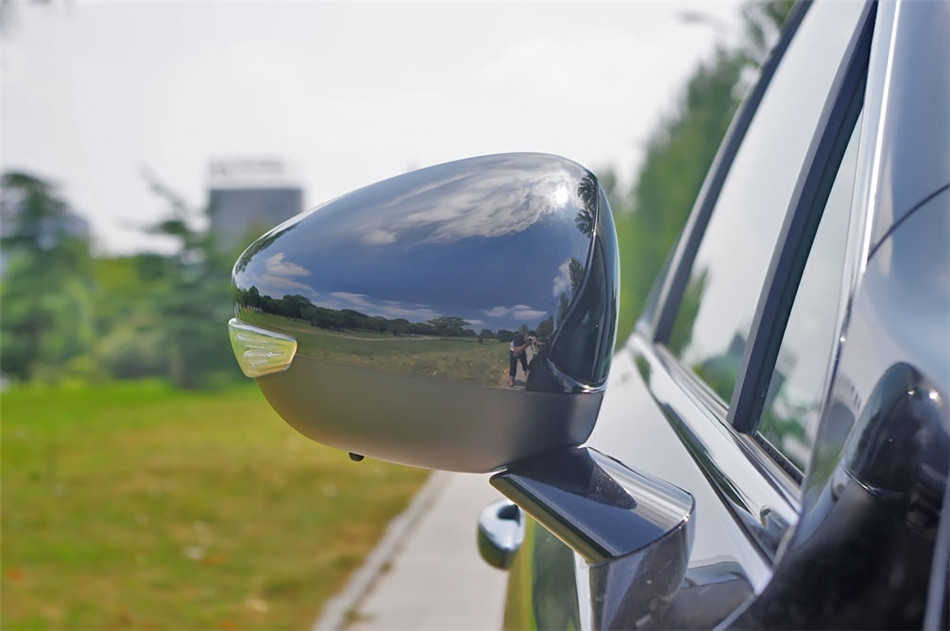 2012款东风标致508 2.0L 自动豪华版