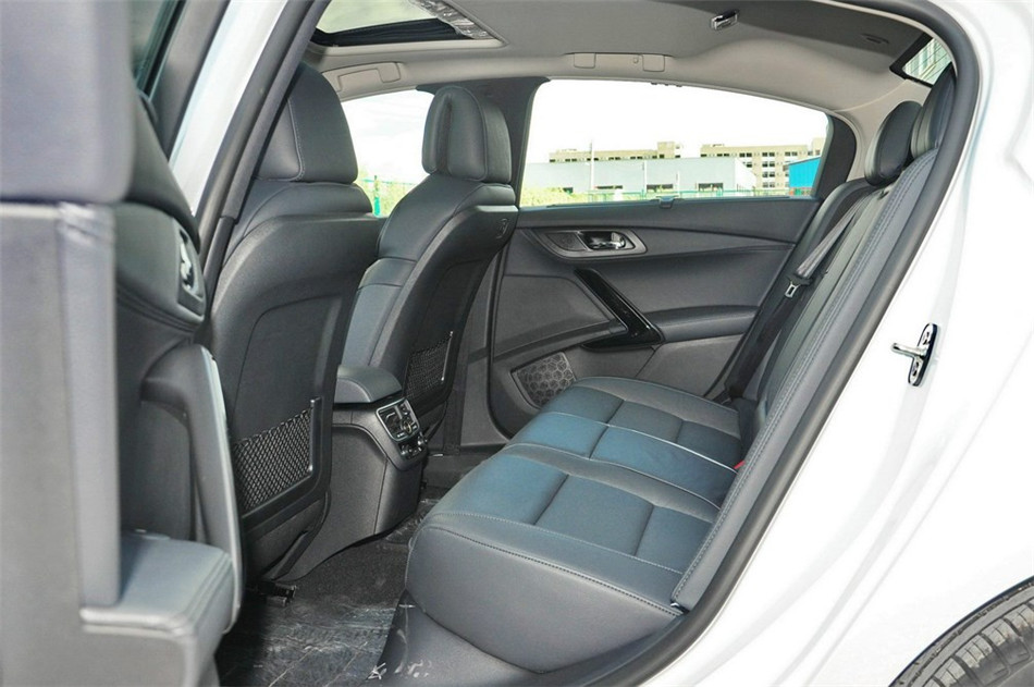 2013款东风标致508 2.3L自动两周年纪念旗舰版