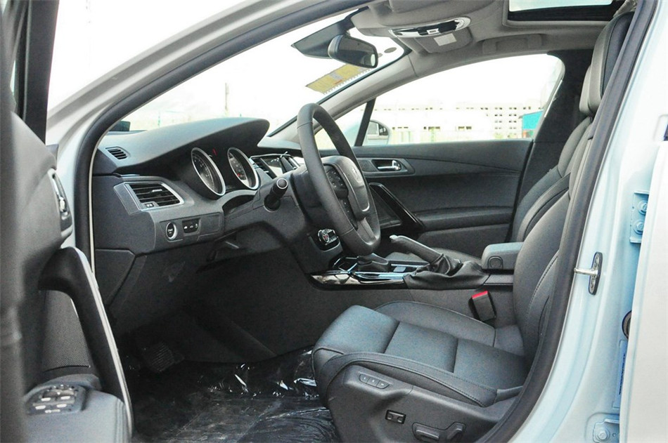 2013款东风标致508 2.3L自动两周年纪念旗舰版